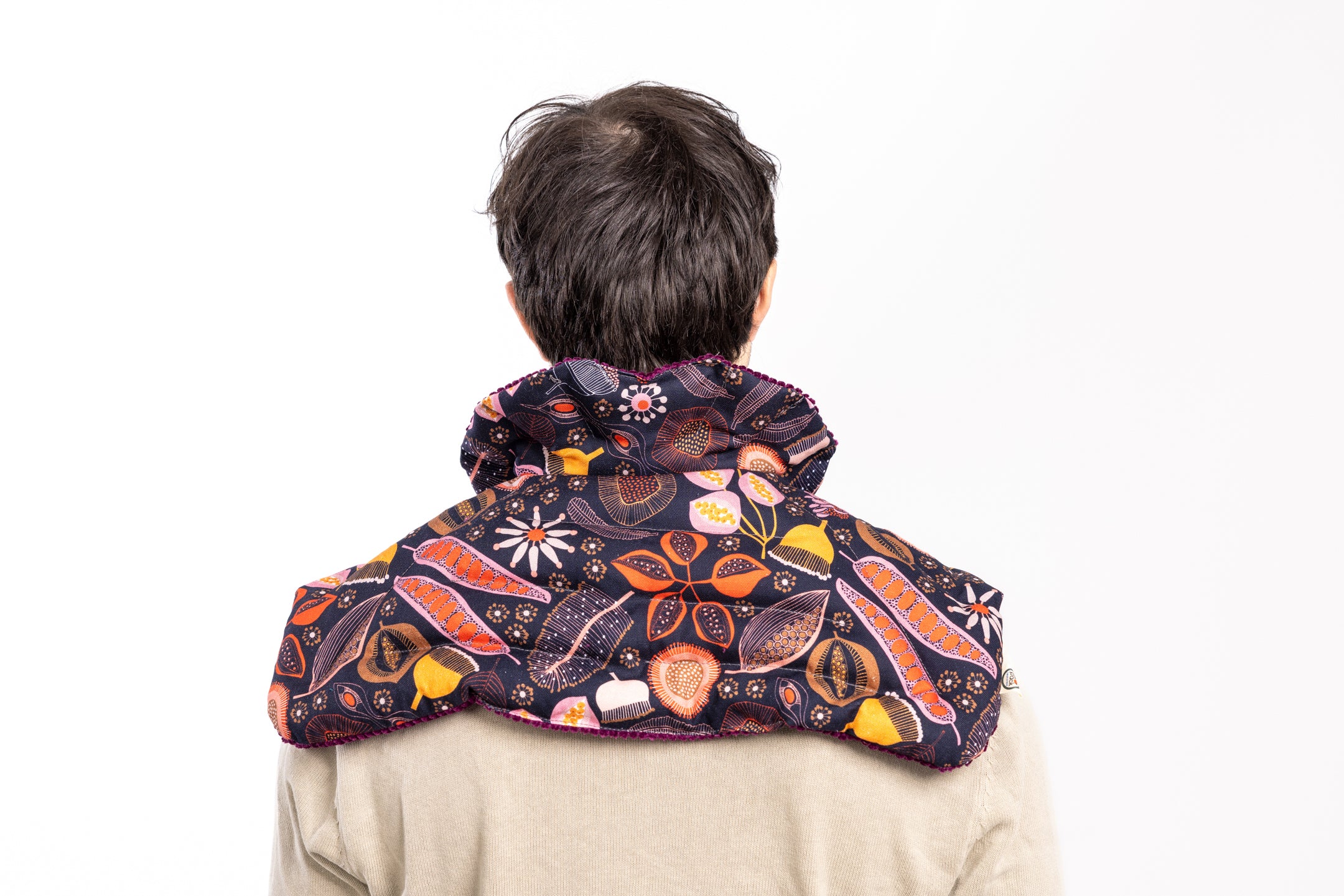 Ex-Large neck, shoulder and upper back heat pack with collar, worn from behind